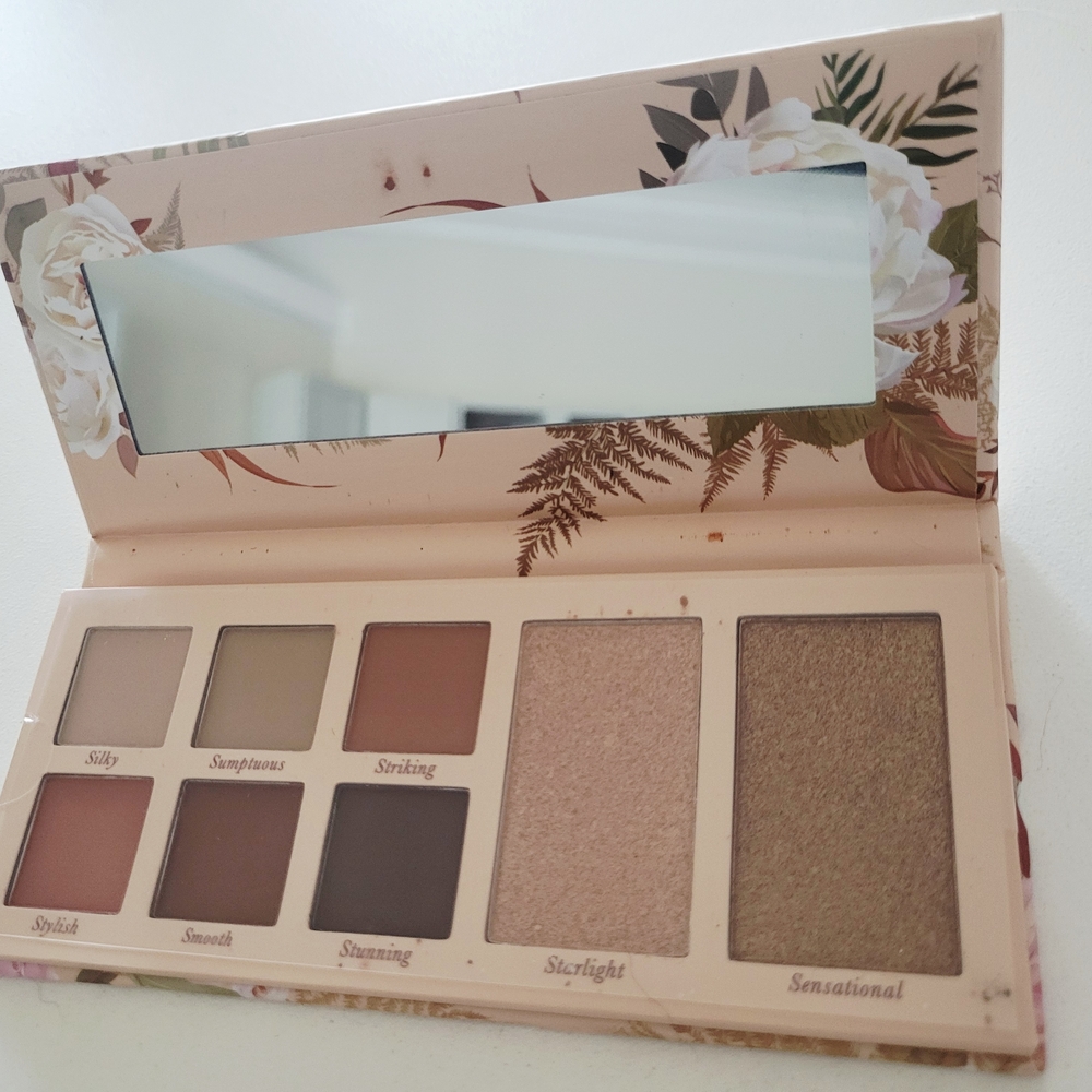 Laura's Essentials Eyeshadow & Highlighter Palette